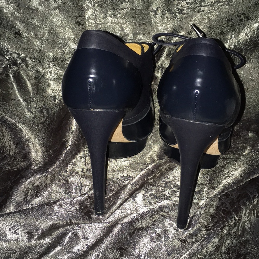 Stiletto - Picture 3 of 5